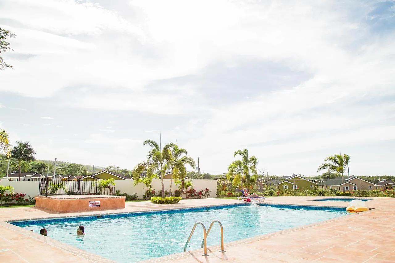 La Casa De Playa Ocho Rios Villa contacts