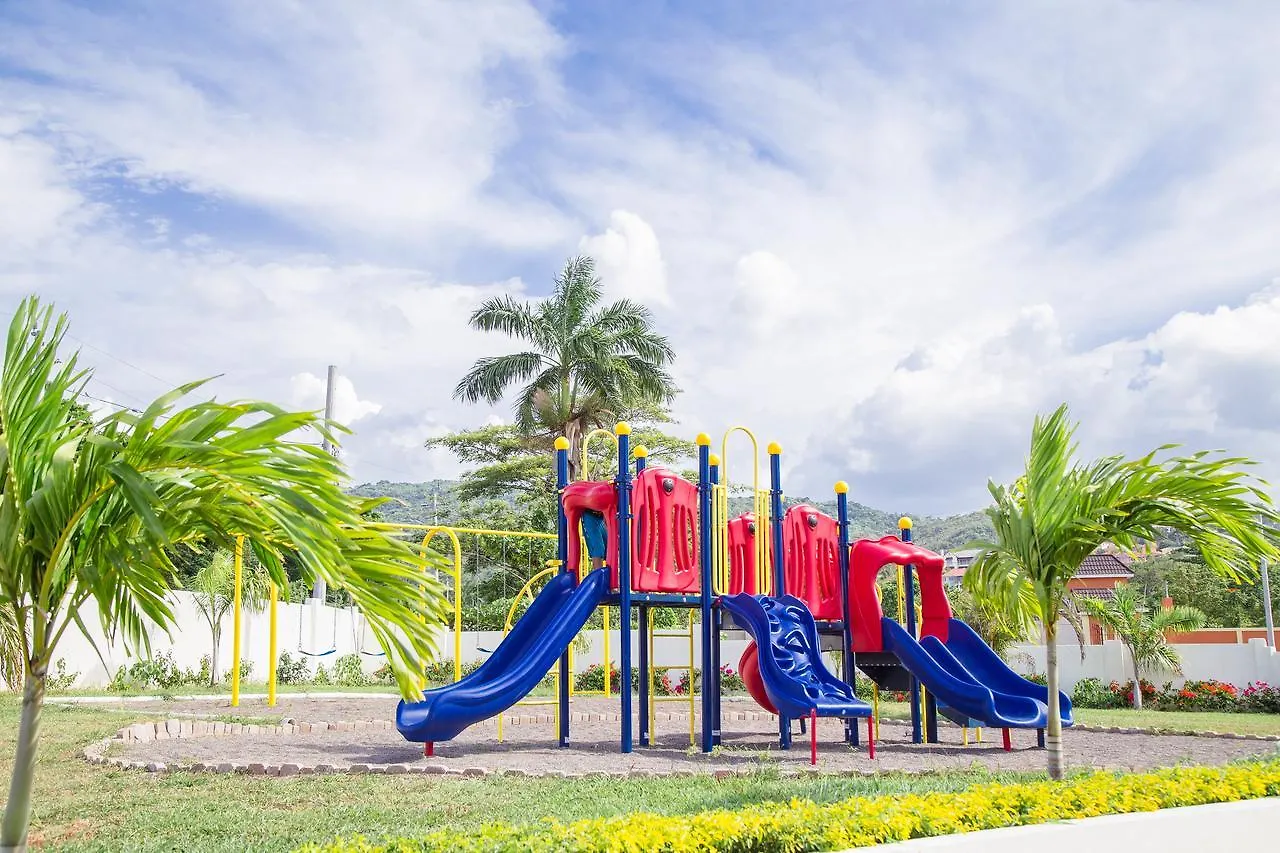 La Casa De Playa Ocho Rios Villa